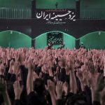 همخوانی جالب آهنگ «دوباره می‌سازمت وطن» داریوش در هیاتی در یزد + فیلم