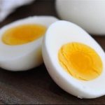 مصرف زرده تخم مرغ برای کهنسالان مضر است؟