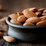 ۷ فایده ای که مصرف بادام خیس‌خورده با معده‌ی خالی برای شما دارد