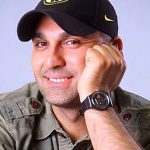 بازخوانی زیبای آهنگ نوستالژی « شب بود بیابان بود زمستان بود» توسط بازیگر مرد مشهور ایرانی در کنسرتش  + فیلم