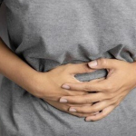 علل و راهکارهای تشخیص درد ناف و درمان آن