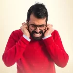 چرا خودمان را می‌زنیم تا درد را تسکین دهیم؟ مکانیسم مغز در خاموش کردن درد با درد دیگر