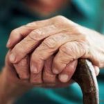 چرا سالمندان بیشتر به سمت خوددرمانی می‌روند؟