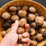 با گردو، سرفه رو سریع درمان میکنید