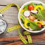 حذف وعده‌های غذایی به کاهش وزن کمک می کند؟