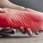 بی‌حسی و گزگز ساق پا نشانه چیست؟