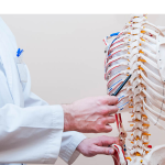 نقش وضعیت صحیح نشستن و ایستادن در سلامت ستون فقرات