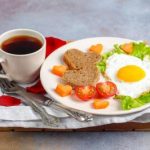 دور این غذاها در صبحانه خط بکشید