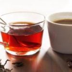 تاثیر مثبت چای و اثر منفی قهوه بر سلامت استخوان‌ این افراد